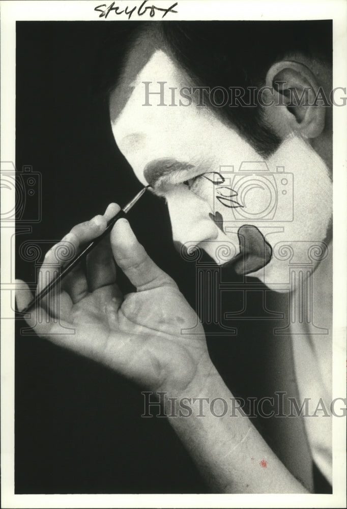 1985 Press Photo Jackson Square Circus in the Square Street Musician New Orleans - Historic Images