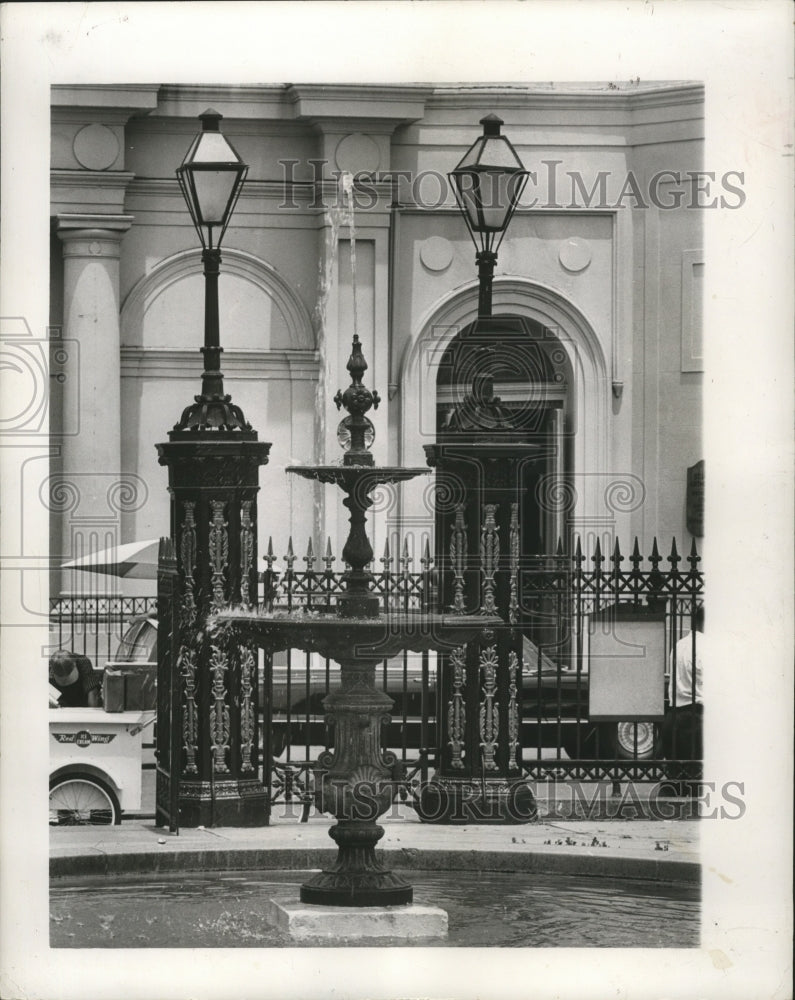 1964 Press Photo New Orleans Jackson Square Fountain Across St. Louis Cathedral - Historic Images