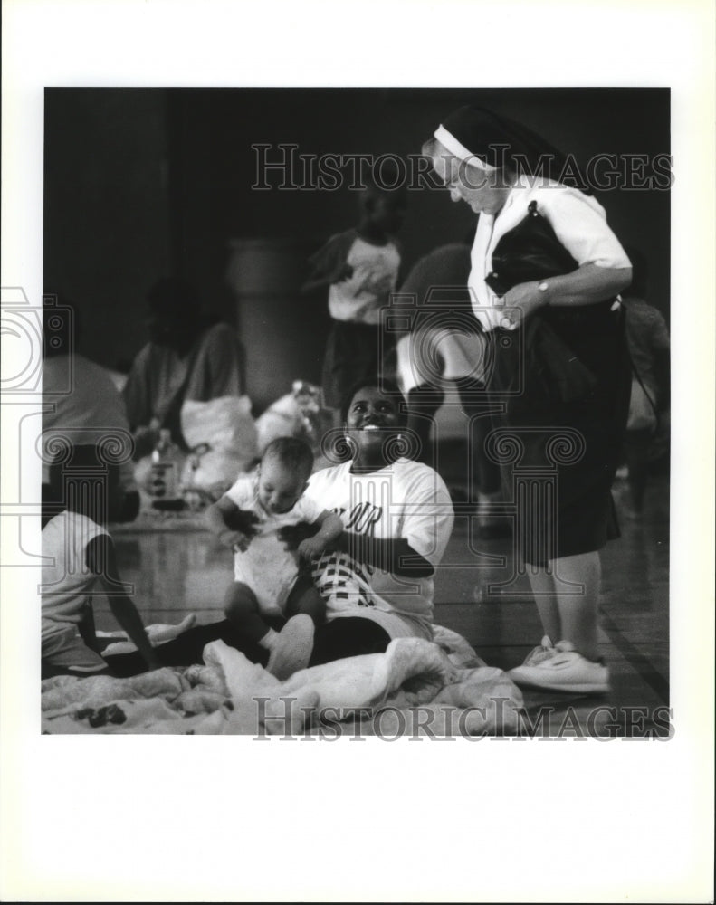 1992 Nun Comforts Hurricane Andrew Evacuees, Algiers, LA - Historic Images