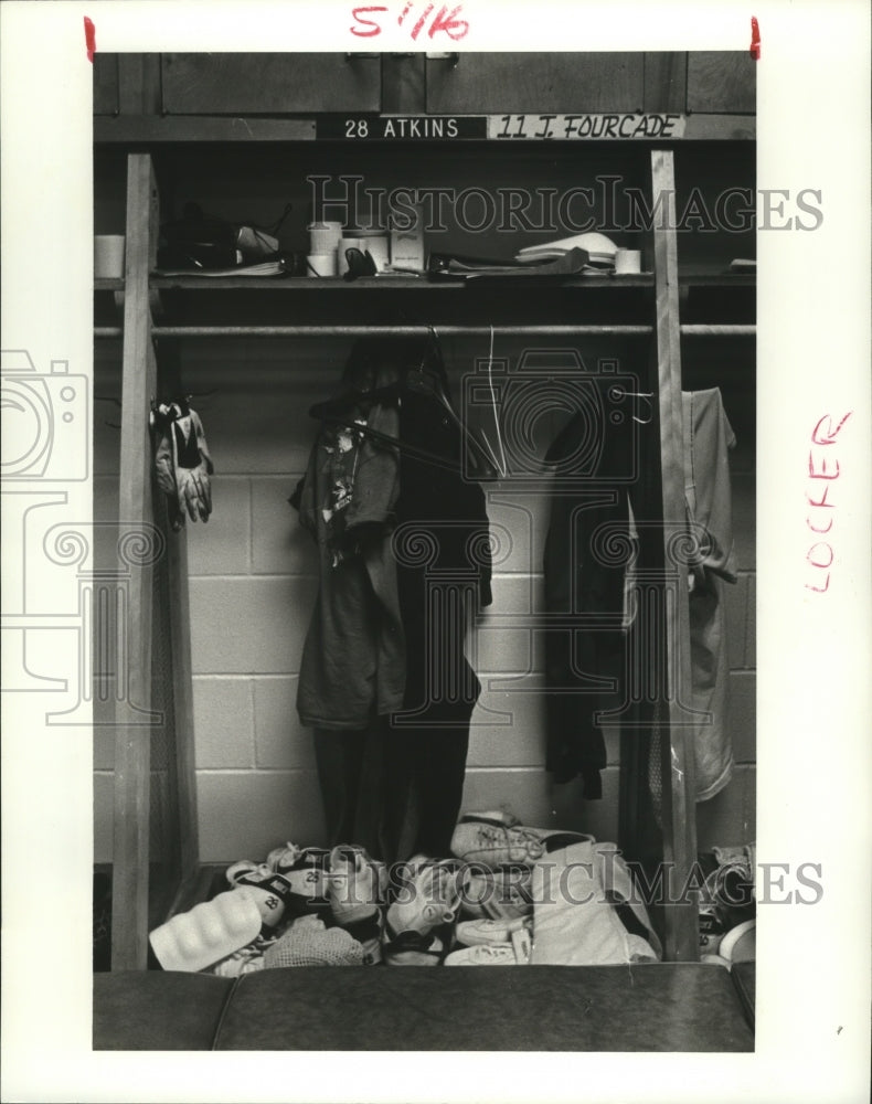 1987 Press Photo New Orleans Saints - Locker space at Saints&#39; training camp. - Historic Images