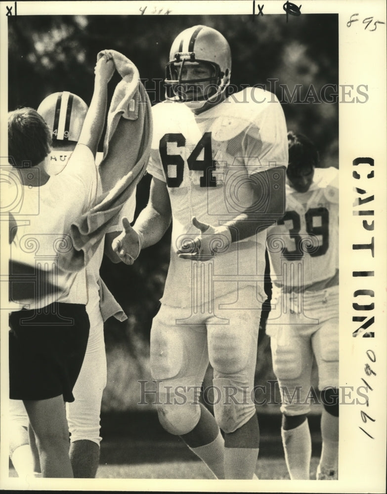 1971 Press Photo New Orleans Saints - Tired Saints, some get towels. - noa01435 - Historic Images