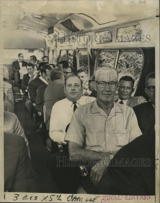 1969 Press Photo Hurricane Camille - Louisiana legislators take a bus tour. - Historic Images