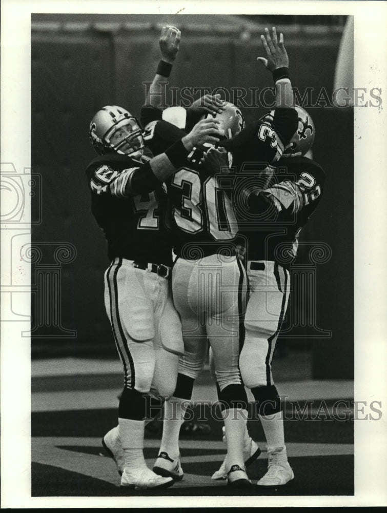 1984 Press Photo New Orleans Saints - 16, 30, and 22 Show Excitement on Field - Historic Images