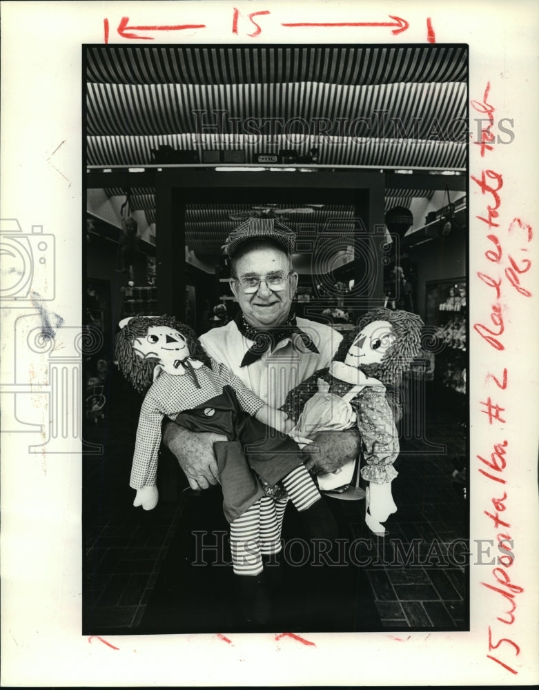 1984 Press Photo New Orleans- Benjamin Capelle, one of new tenants on St. Ann St - Historic Images