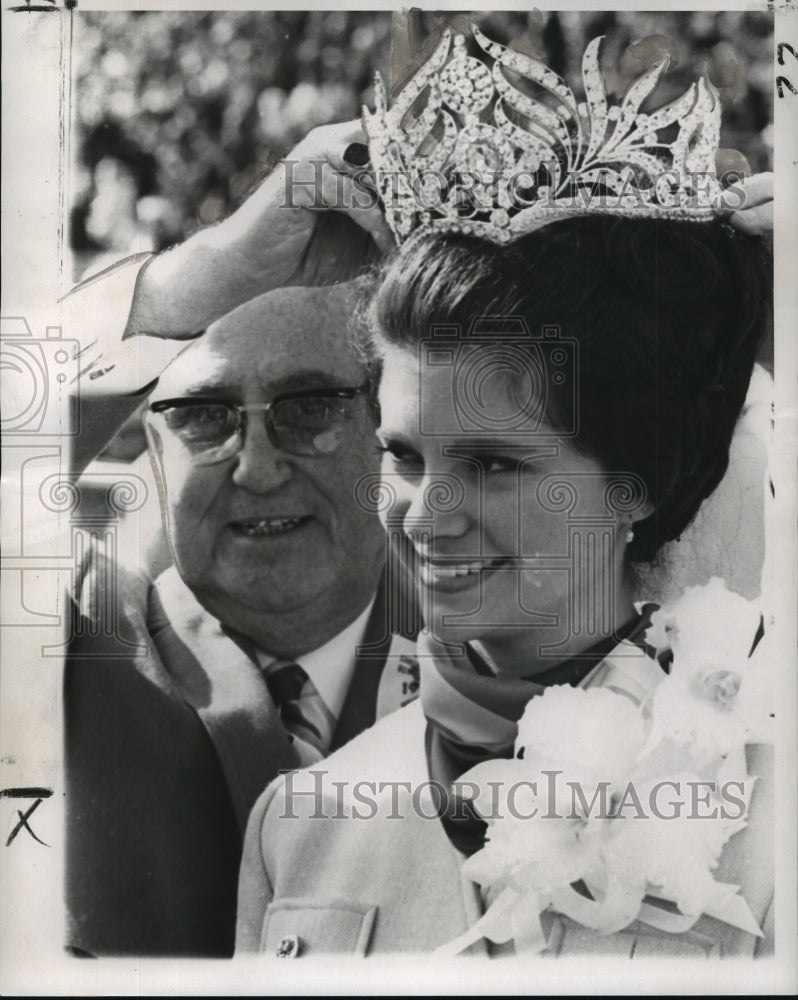 1969 Sugar Bowl- Queen Susan Ann Garcia receiving her crown. - Historic Images