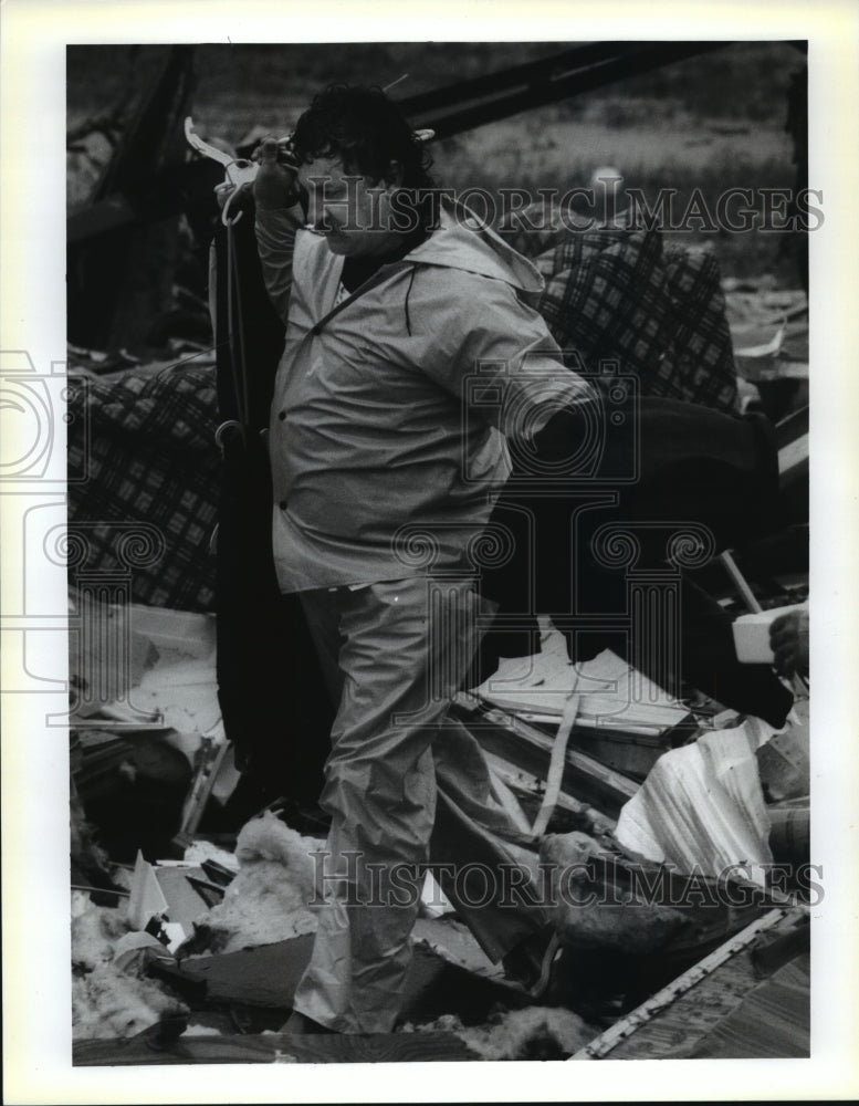 1992 Hurricane Andrew-Reserve LA man gathers clothes after tornado - Historic Images