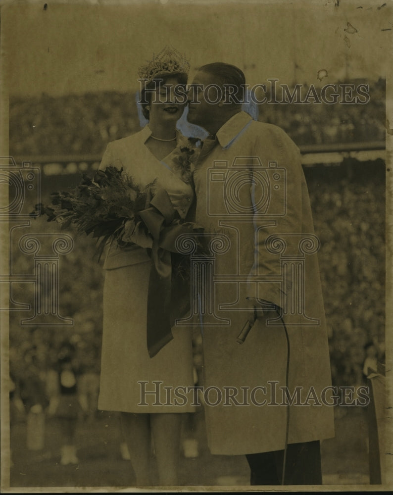 1960 Sugar Bowl- Queen Patricia Kavanaugh gets kiss. - Historic Images