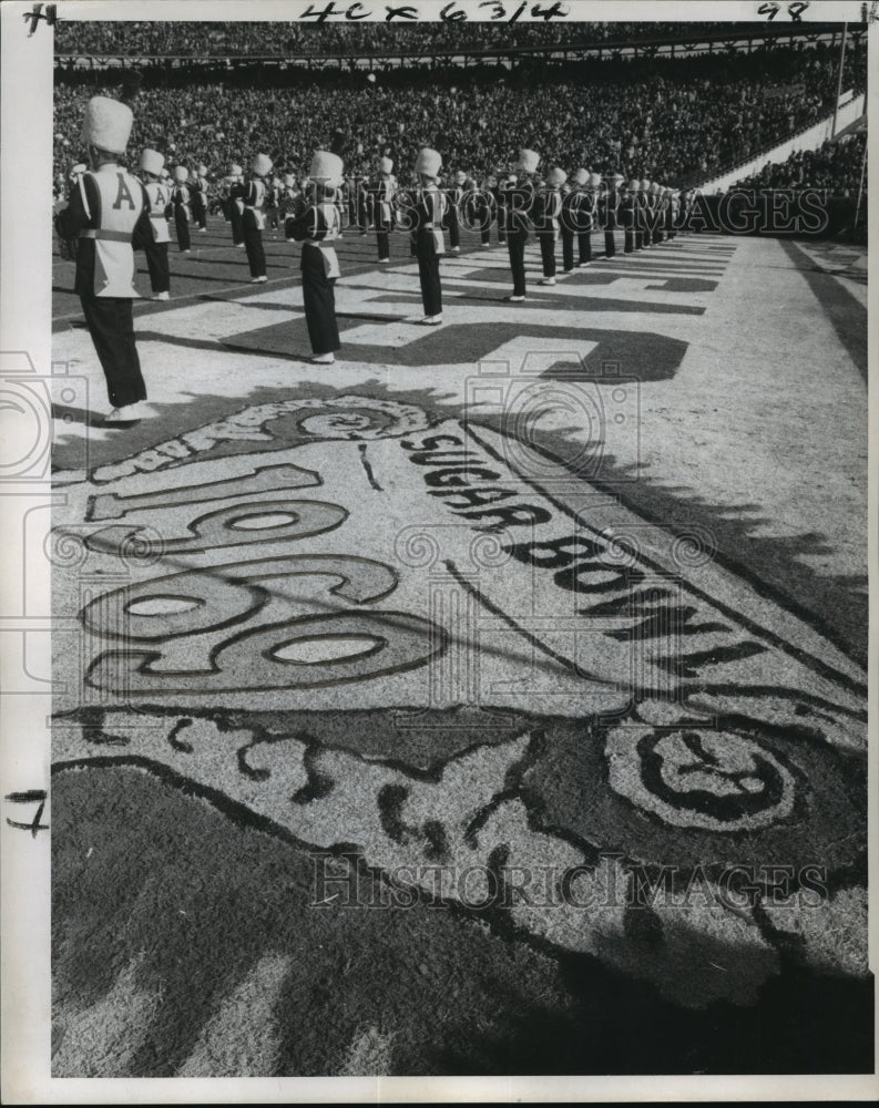 1969 Press Photo Sugar Bowl- Halftime entertainment at the Georgia/Alabama game - Historic Images