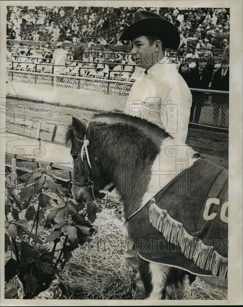 1968 Press Photo Sugar Bowl - Cowboy with Mascot Horse at LSU-Wyoming Game - Historic Images