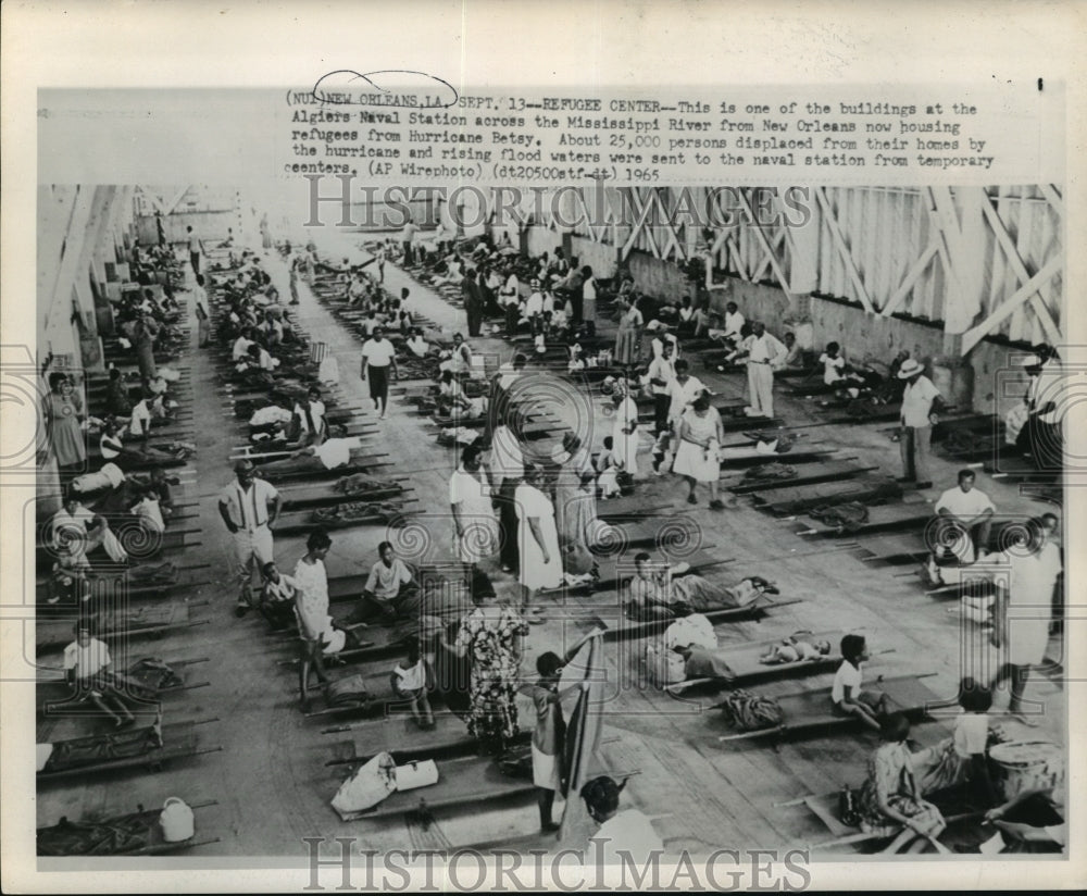 1965 Press Photo Hurricane Betsy-Refugee center at Algiers Naval Station-Historic Images