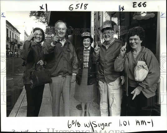 1982 Press Photo Sugar Bowl - Wilda Kennedy, Carl Dykes and other Georgia fans. - Historic Images