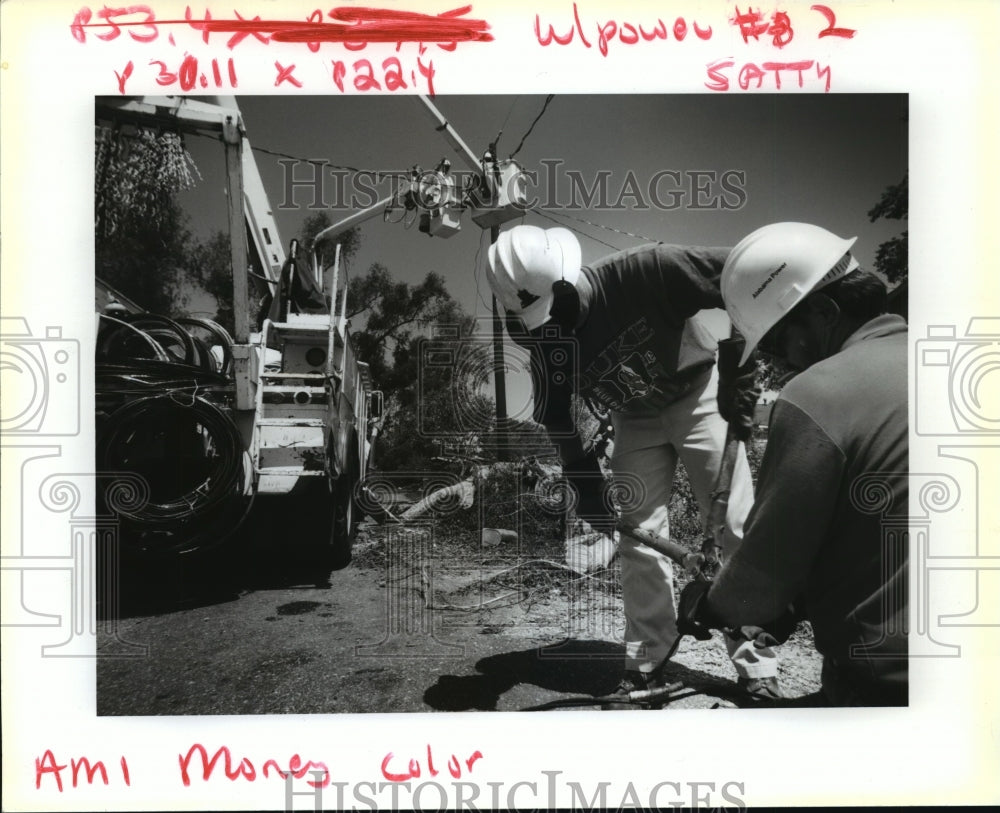 1992 Hurricane Andrew - Alabama power crews work in LaPlace. - Historic Images