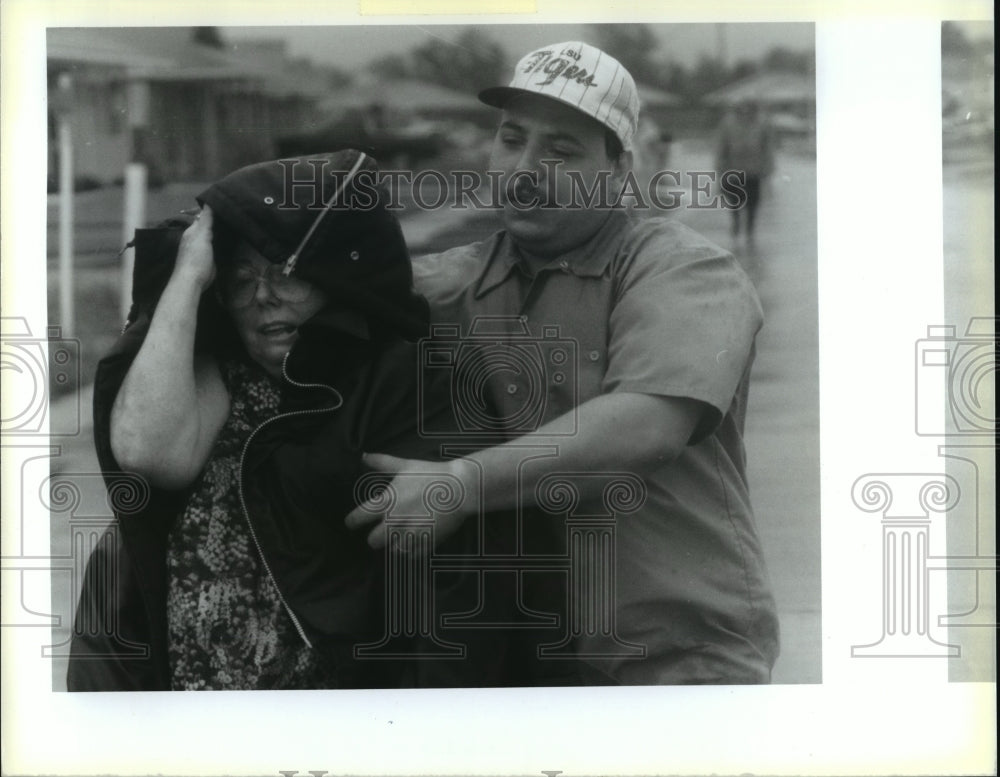 1995 Hurricane Andrew - Jesus and Irma Cabrera return to LaPlace. - Historic Images