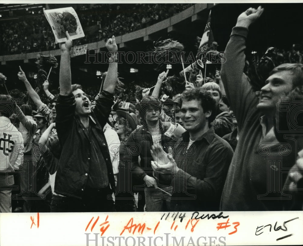 1981 Press Photo Sugar Bowl - Georgia fans rush onto the field after game. - Historic Images