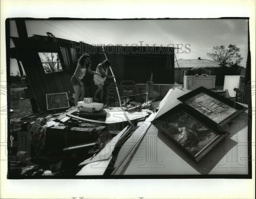 1992 Hurricane Andrew-Joanne Rebardi and her sister Lila Woodman. - Historic Images