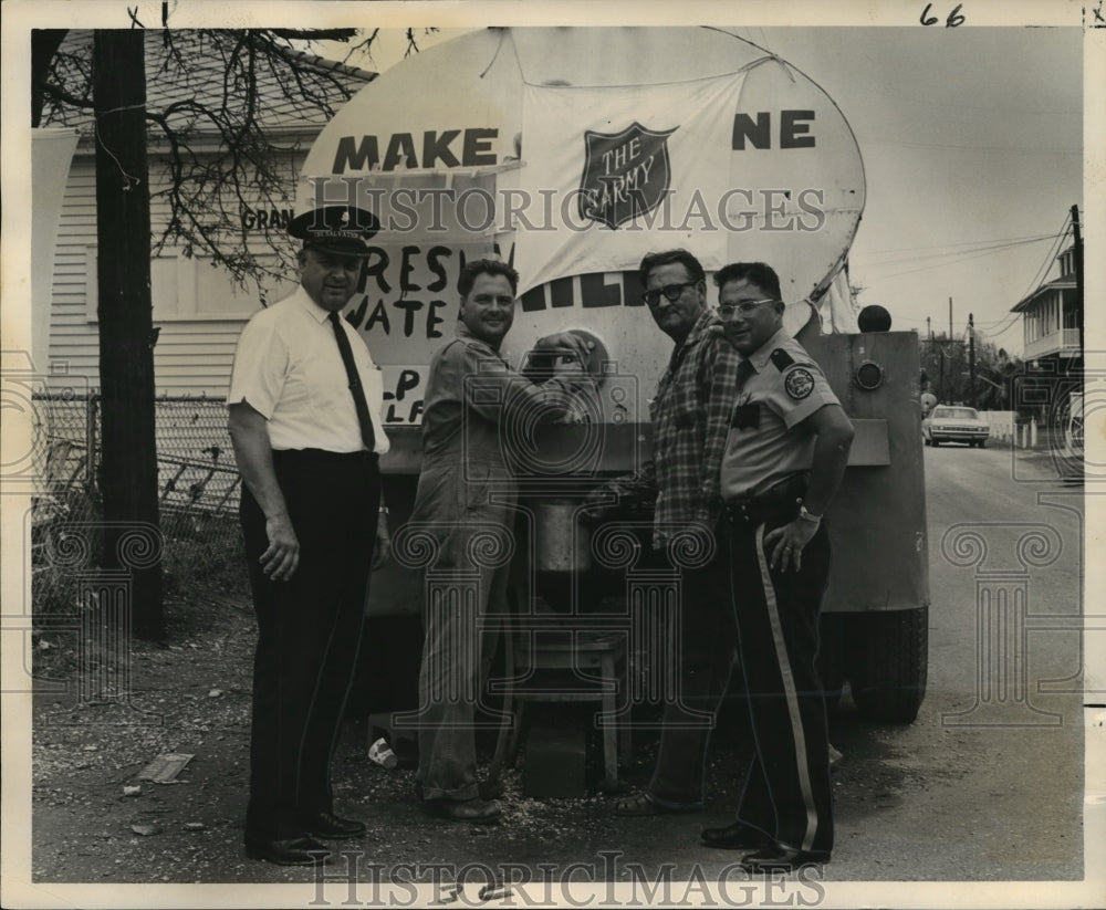 1965 Hurricane Betsy- Residents of Grand Isle furnished fresh water. - Historic Images