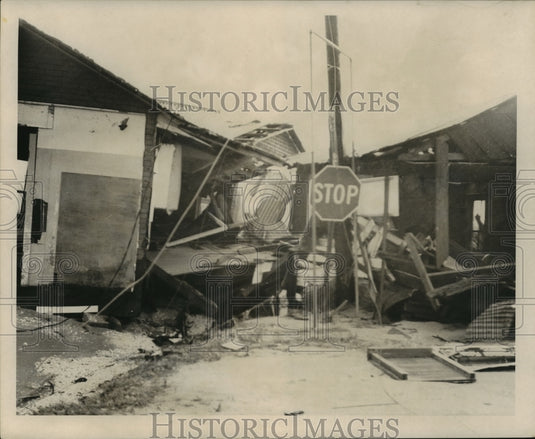 1965 Press Photo Damages Caused by Hurricane Betsy in New Orleans - noa02255-Historic Images