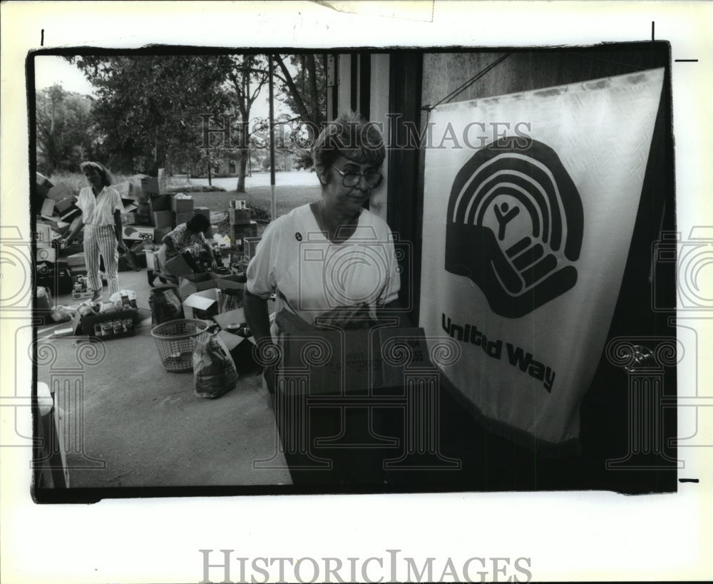 1992 Hurricane Andrew - The United Way sponsors reliefs efforts. - Historic Images