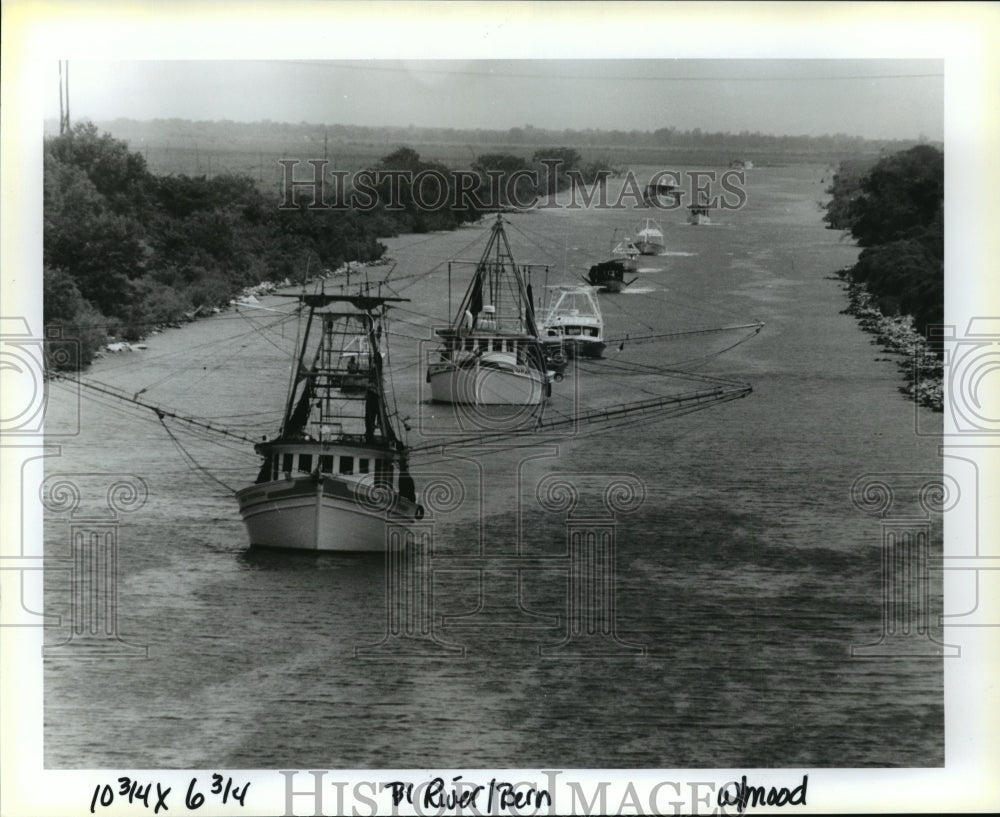 1992 Hurricane Andrew - Commercial &amp; pleasure boats in Violet Canal. - Historic Images