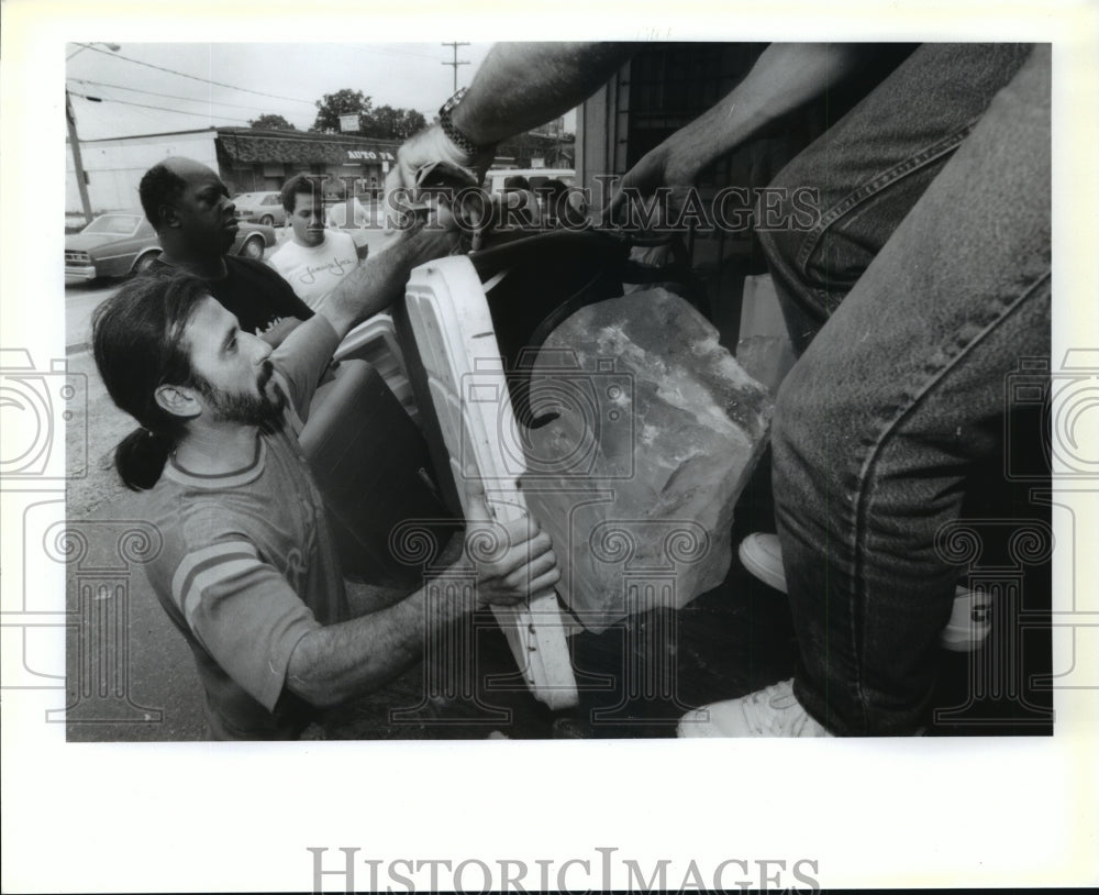 1992 Hurricane Andrew - Steve Parta of Marrero loads up ice chest. - Historic Images