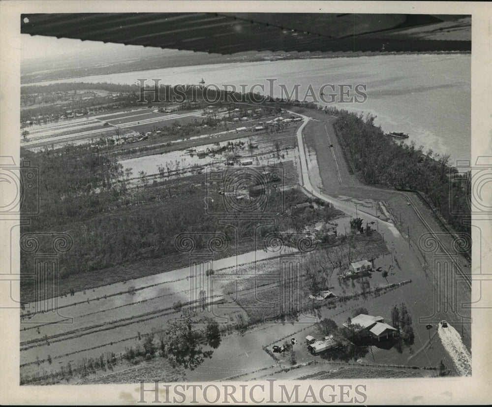 1965 Press Photo Hurricane Betsy - Flooding in Pointe A La Hache, Louisiana.- Historic Images