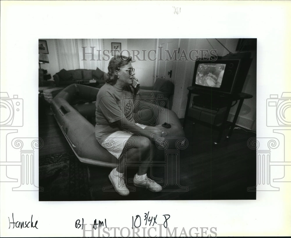 1992 Hurricane Andrew - Janet Hansche talks to friends on the phone. - Historic Images