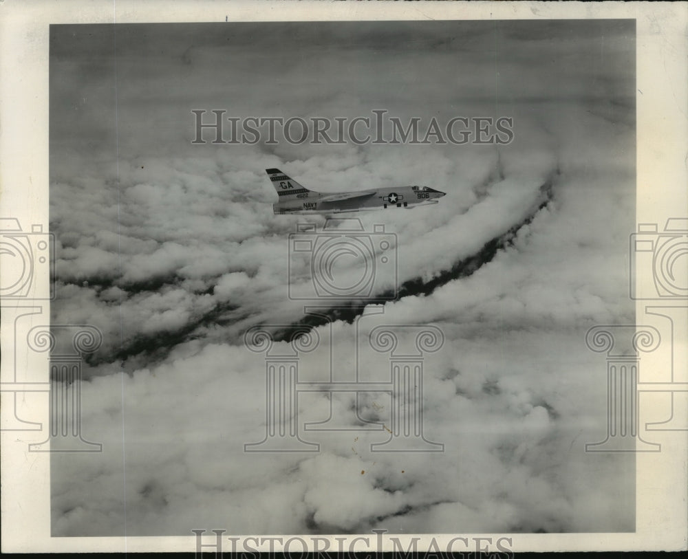 1963 Press Photo Hurricane Gracie- Crusader Photographic plane flies above storm - Historic Images