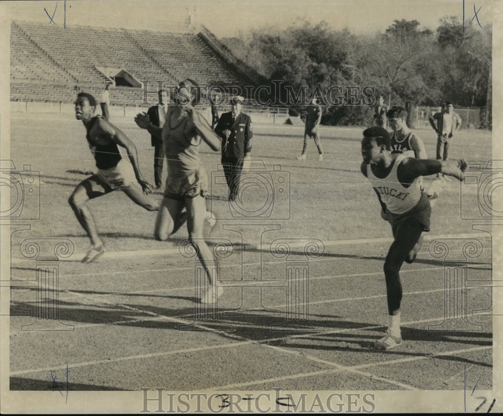 1969 Press Photo Sugar Bowl- Sugar Bowl Track meet at Tad Gormley Stadium.- Historic Images
