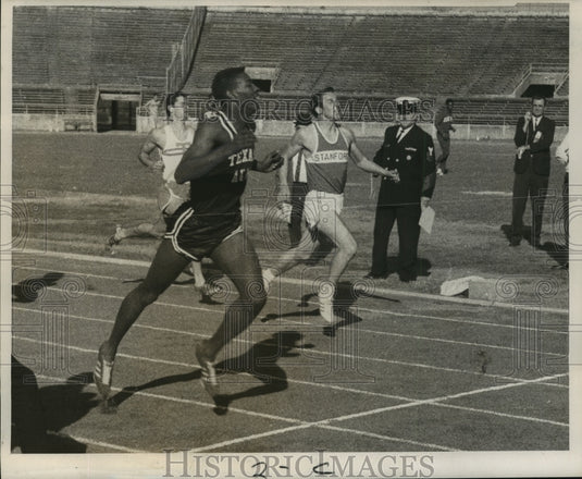 1968 Sugar Bowl-Curtis Mills of Texas A & M crosses tape-440 Yd Dash - Historic Images