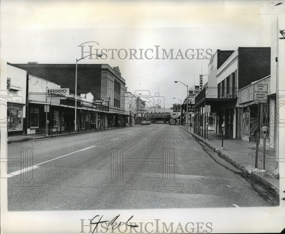 1974 Press Photo Deserted Jefferson Ave. in Downtown Lafayette, Hurricane Carmen - Historic Images