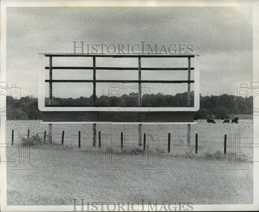 1974 Press Photo Wind & Rain of Hurricane Carmen Tore Boards From Sign - Historic Images