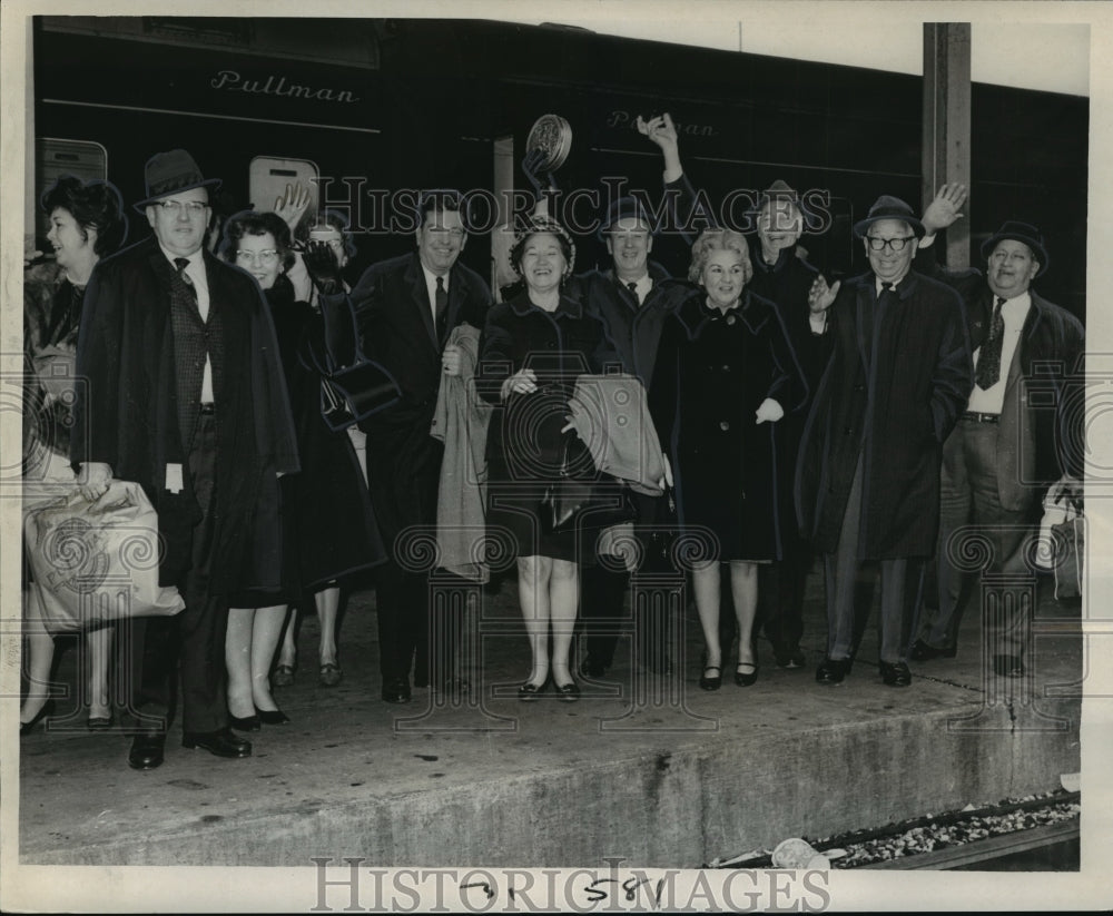 1967 Sugar Bowl- Sugar Bowl Bound Kentuckians arrive for big day - Historic Images