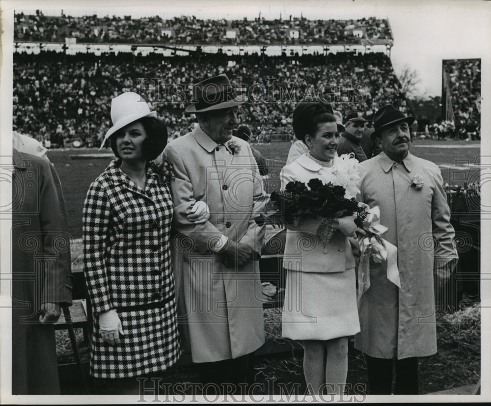 1968 Press Photo Sugar Bowl- Sugar Queen waiting to meet crowd. - noa02729 - Historic Images