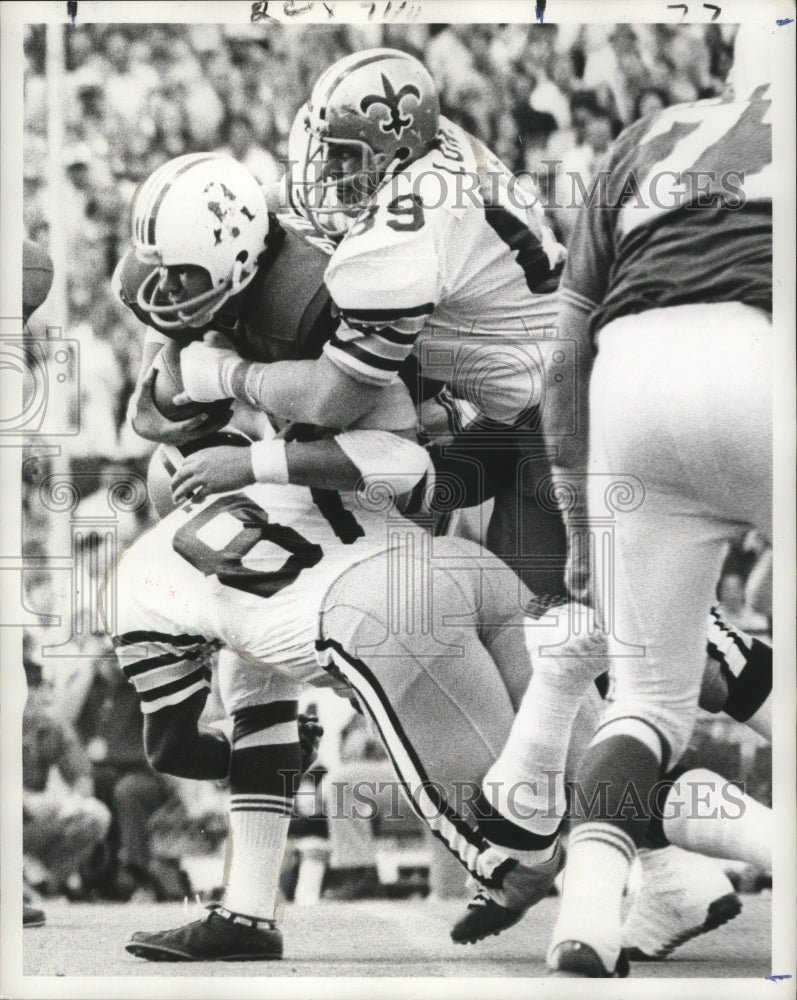 1972 Press Photo New Orleans Saints- Making a grab for the ball. - noa02930-Historic Images