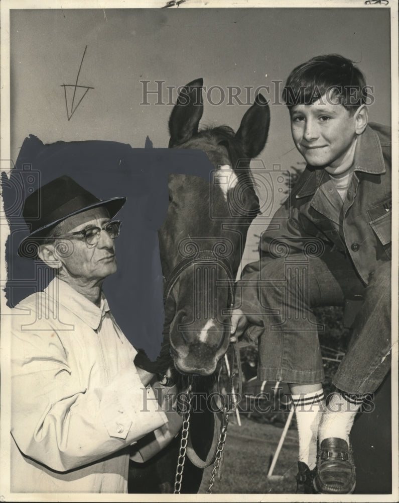 1970 Press Photo Horse Racing - Eight Year with Junious Delahoussaye &amp; Son Glenn - Historic Images