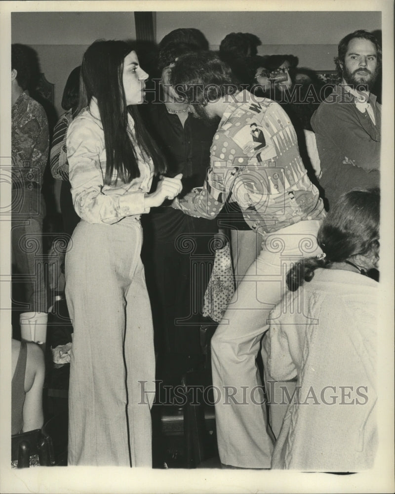 1976 Press Photo Visitors to the New Orleans Jazz and Heritage Festival. - Historic Images