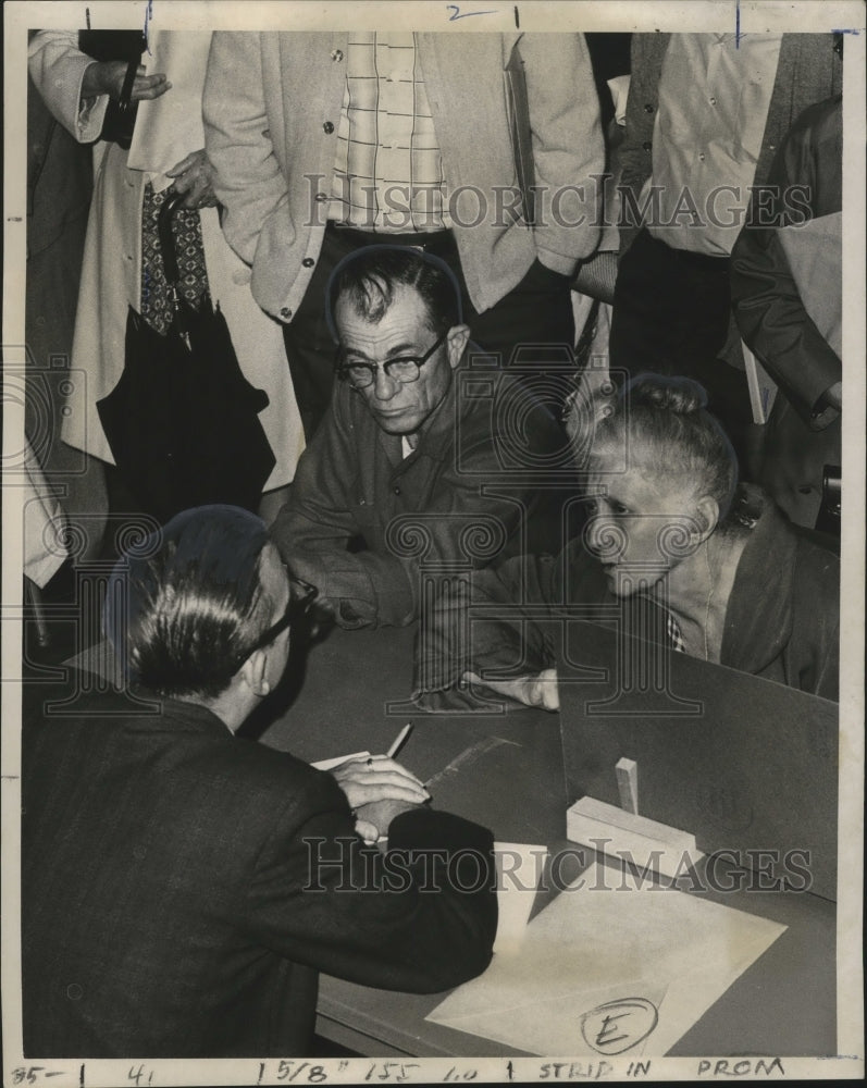 1965 Hurricane Betsy- Couple obtain tax information. - Historic Images