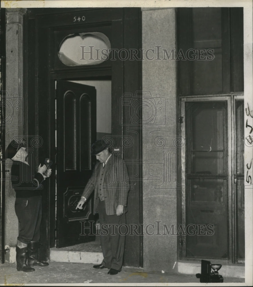 New Orleans Tourism- Checking building on Jackson Square. - Historic Images