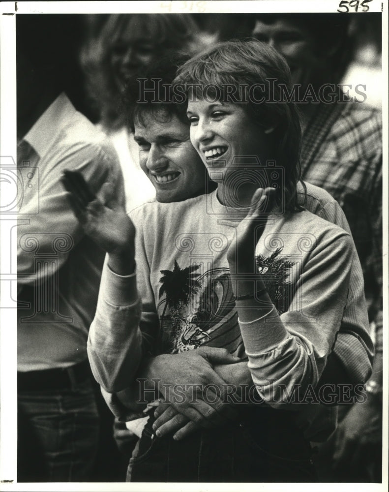 1983 New Orleans Jackson Square- Tourists laugh at antics of Mime. - Historic Images