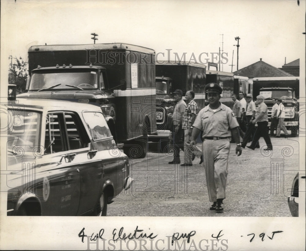 1969 Press Photo Hurricane Camille-Electric delivery system trucks and drivers. - Historic Images