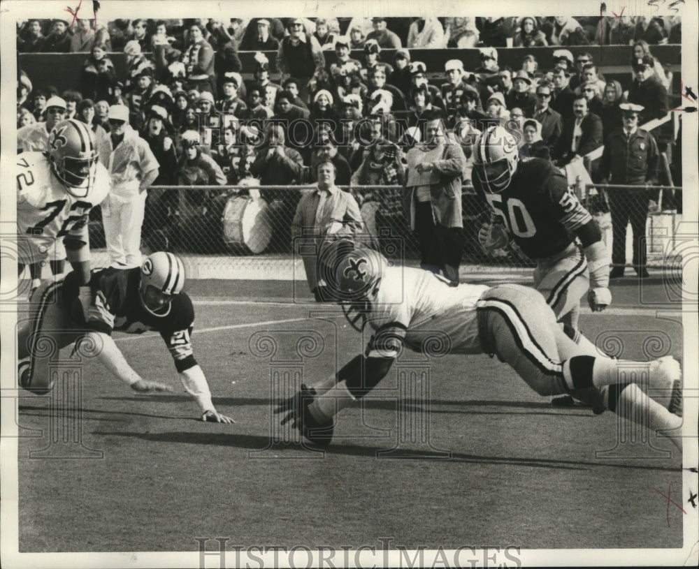 1972 Press Photo New Orleans Saints- Saints Neal pounces on ball for six points. - Historic Images