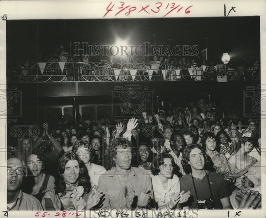 1976 Press Photo New Orleans Jazz & Heritage Festival, Band Plays for Crowd - Historic Images