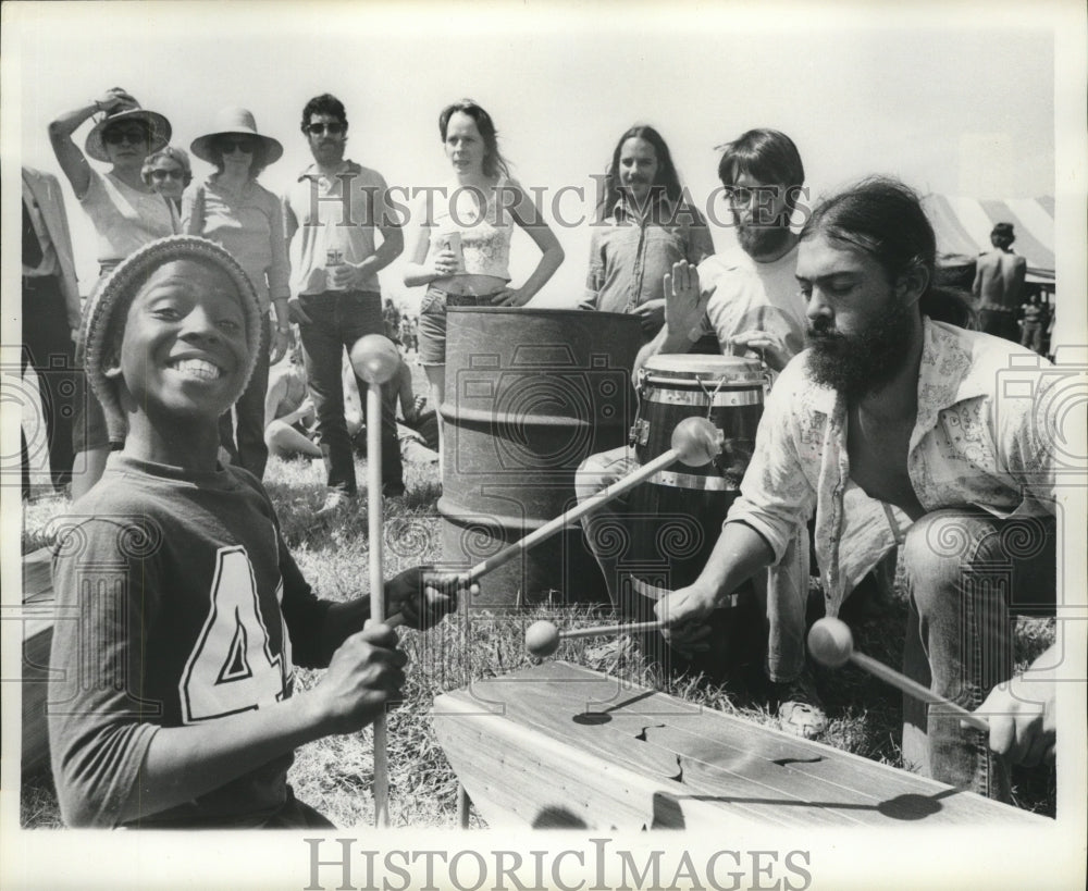 1976 Press Photo New Orleans Jazz &amp; Heritage Festival, Boy Plays Wood Instrument - Historic Images