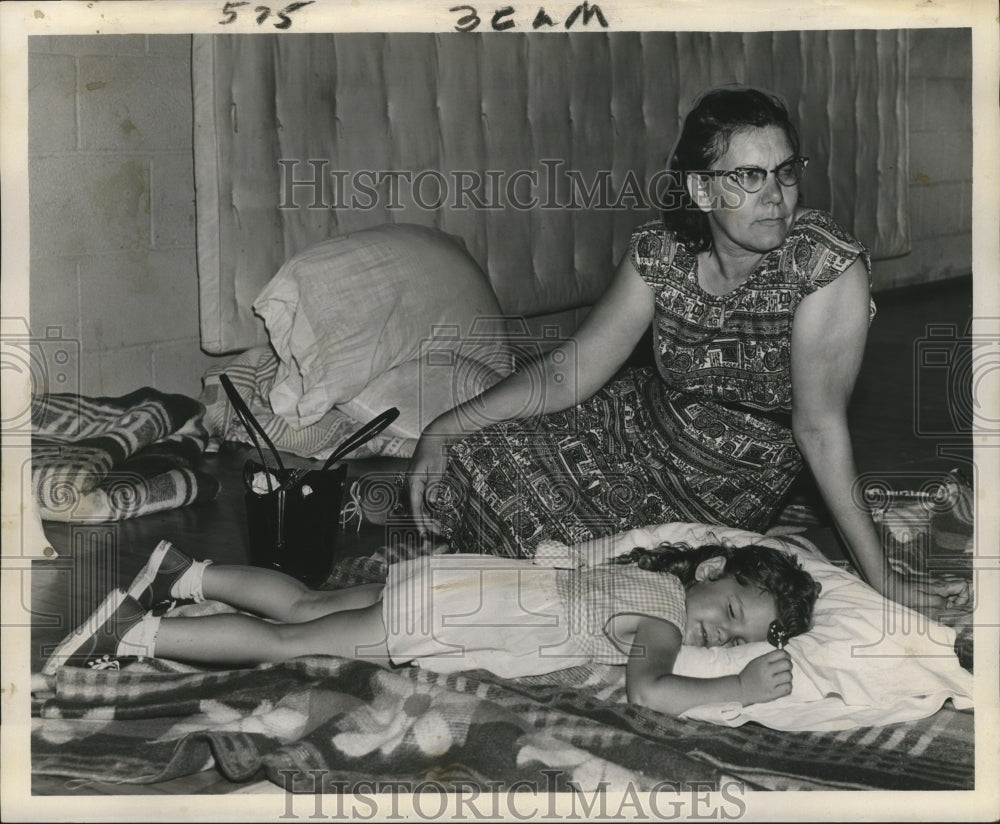 1961 Press Photo Hurricane Carla- Refugees at St. Bernard shelter. - noa03670-Historic Images