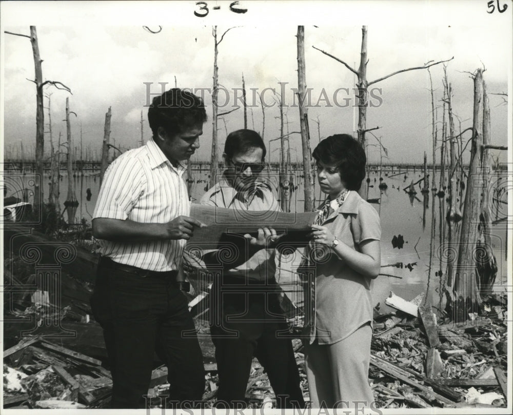 1975 Press Photo Louisiana Wetlands- Dr. Anthony Mumphrey, UNO Assoc. Professor. - Historic Images