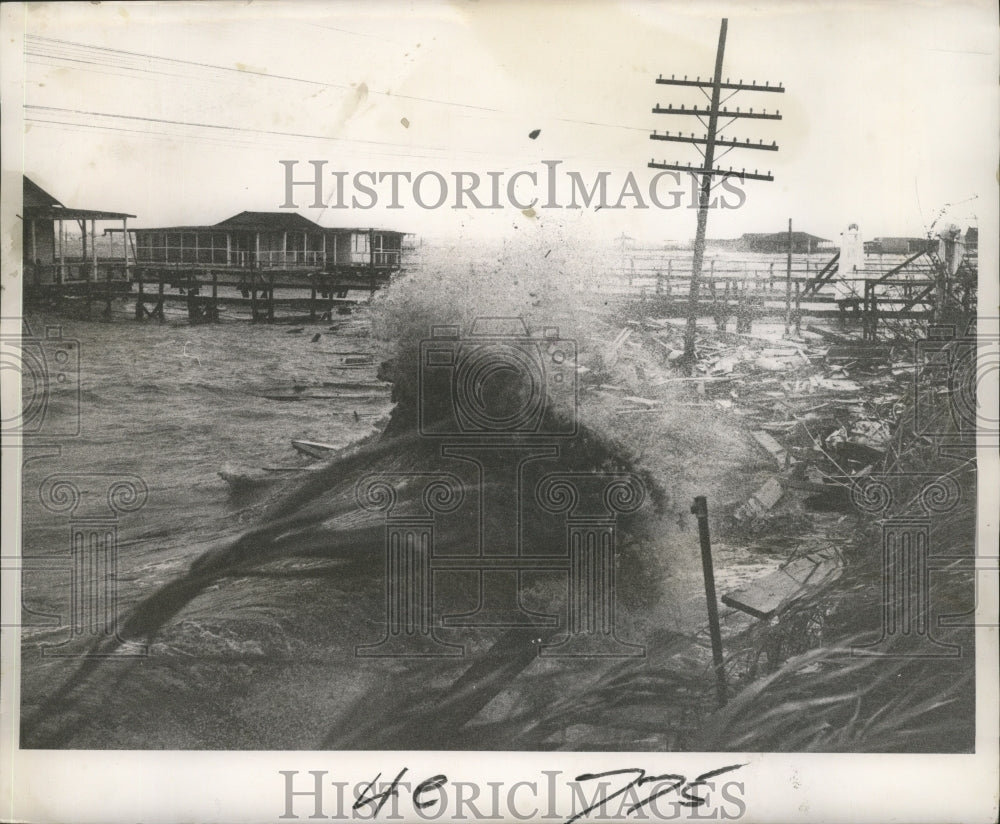 1964 Hurricane Hilda- Lake Pontchartrain Lakeshore pounded by winds. - Historic Images