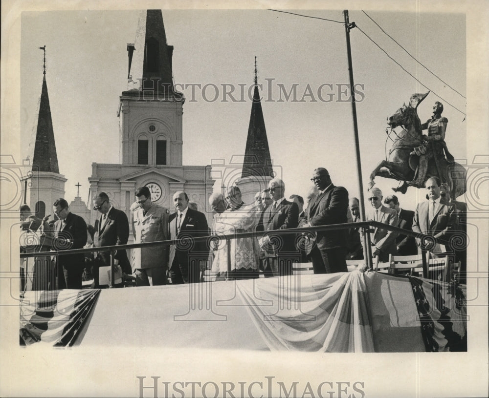 1965 Press Photo Hurricane Betsy- Thanksgiving ceremony in Jackson Square. - Historic Images