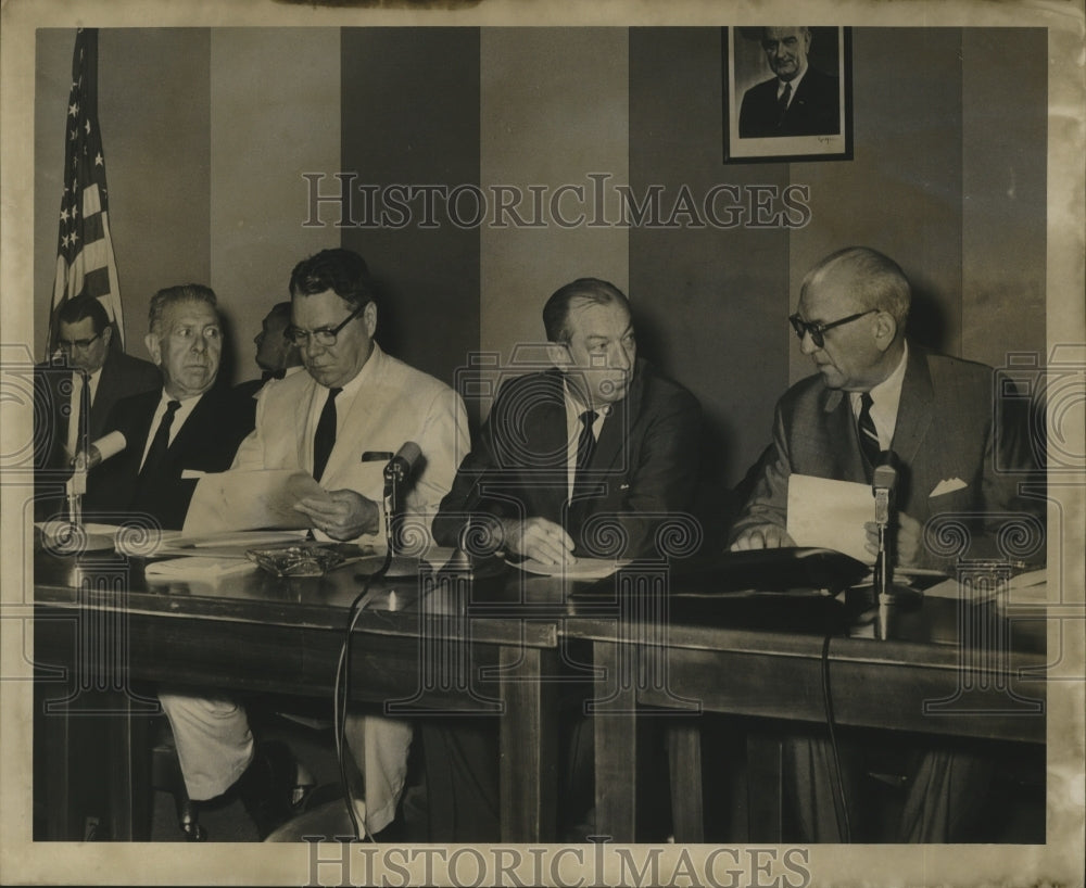 1965 Press Photo Hurricane Betsy- Meeting of Flood Control Subcommittee.- Historic Images