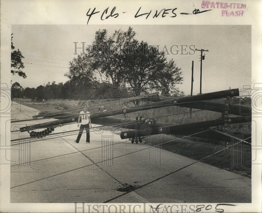 1974 Press Photo Hurricane Carmen Power Line Damage Near Glencoe, Louisiana - Historic Images