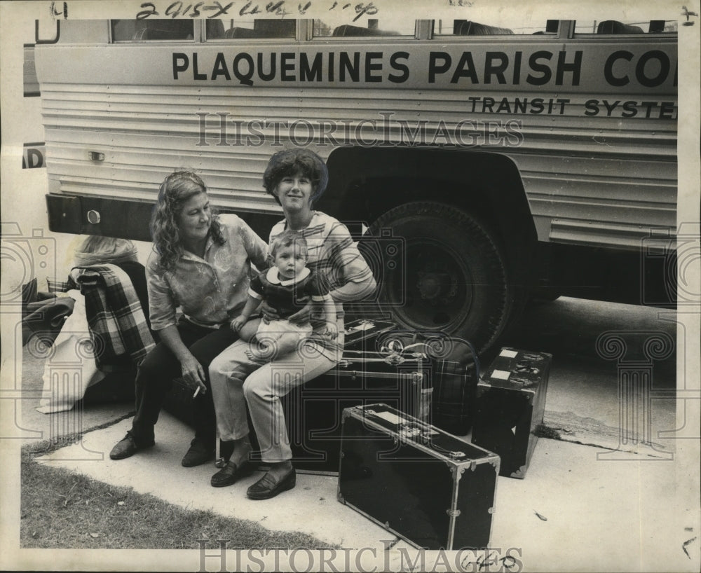 1969 Press Photo Hurricane Camille - Evacuees Mary, Rosemary &amp; Mrs. John Thiel - Historic Images